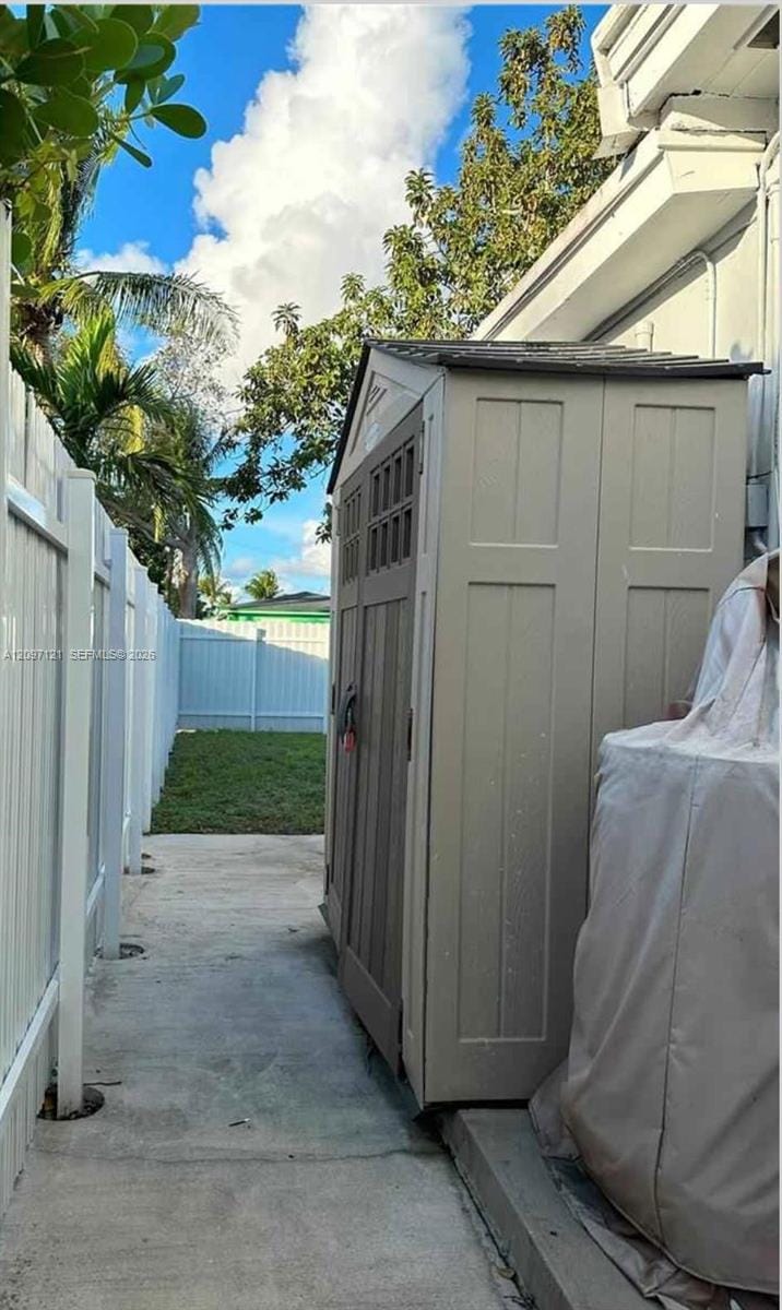 17080 NE 1st Avenue, North Miami Beach, FL 33162 photo 15