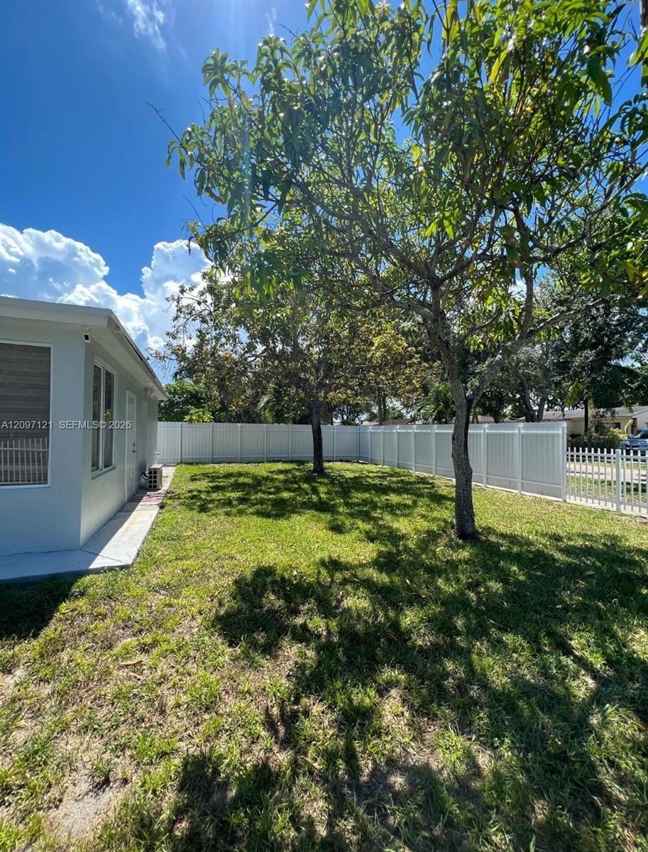 17080 NE 1st Avenue, North Miami Beach, FL 33162 photo 6
