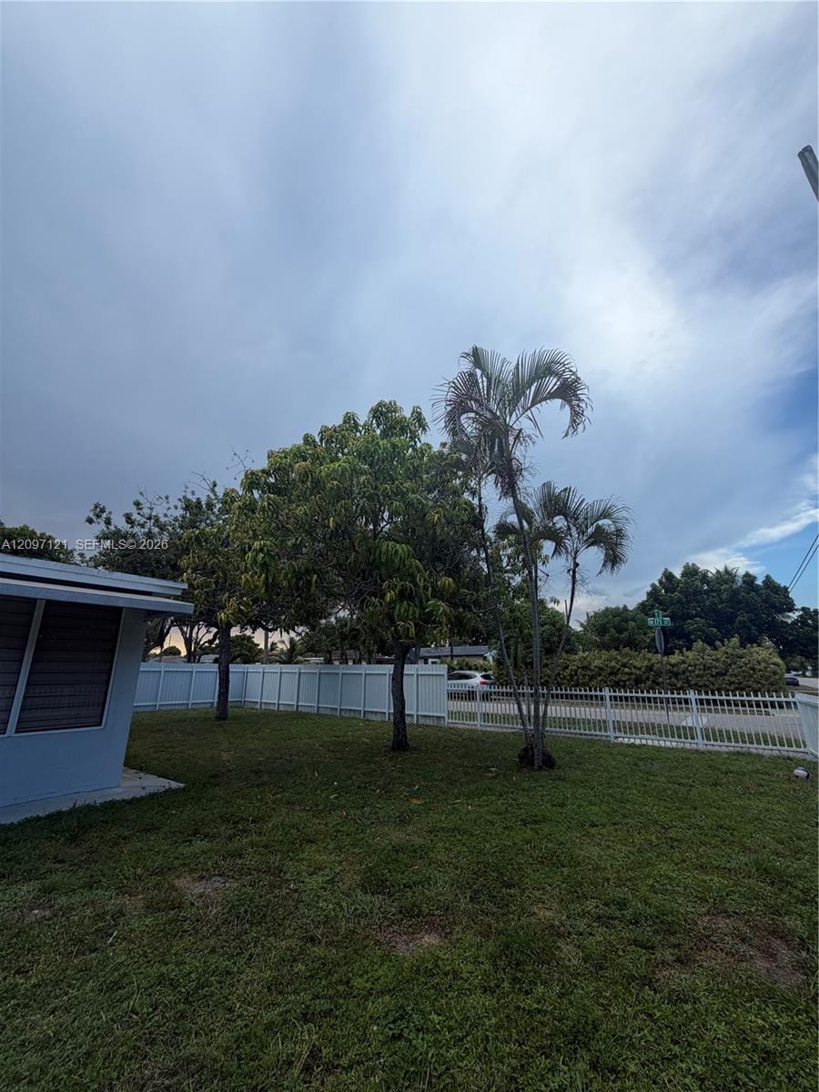 17080 NE 1st Avenue, North Miami Beach, FL 33162 photo 9