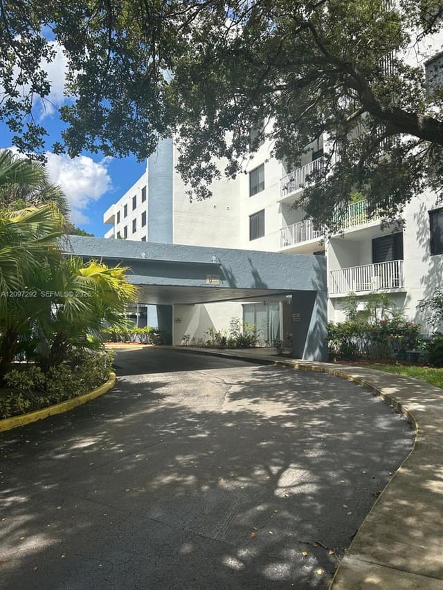 901 Hillcrest Drive 315, Hollywood, FL 33021