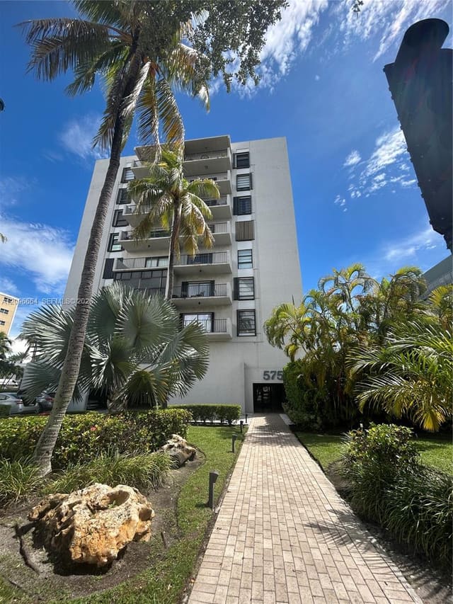 575 Crandon Boulevard 911, Key Biscayne, FL 33149