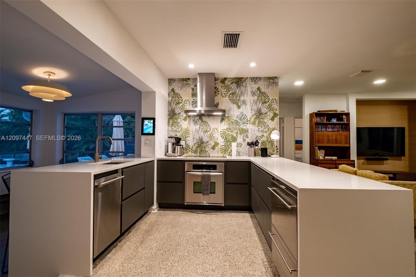 401 NW 28th Court, Wilton Manors, FL 33311 photo 2