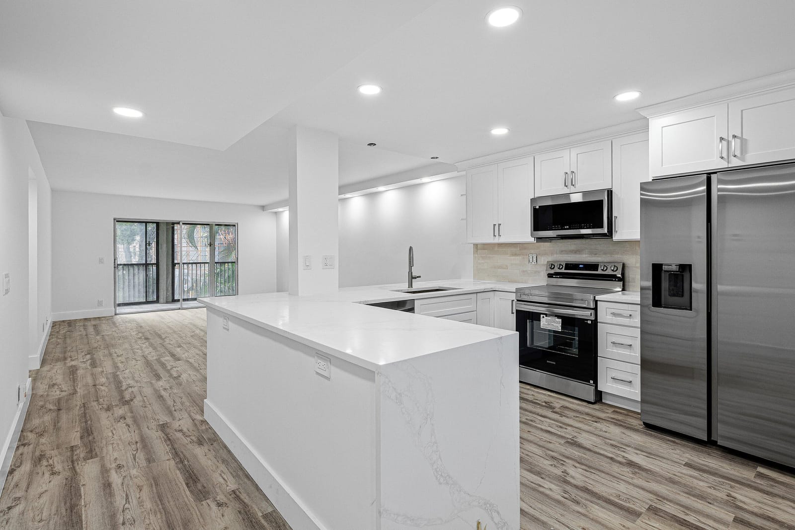 6585 Kensington Lane Apt 207