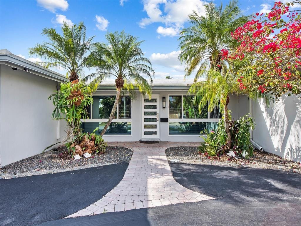 300 SE 10TH Street, Pompano Beach, FL 33060 photo 2