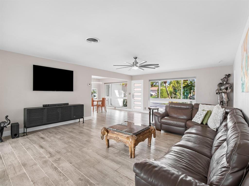 300 SE 10TH Street, Pompano Beach, FL 33060 photo 7