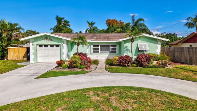 6880 KINGSTON Drive, Lake Worth, FL 33462