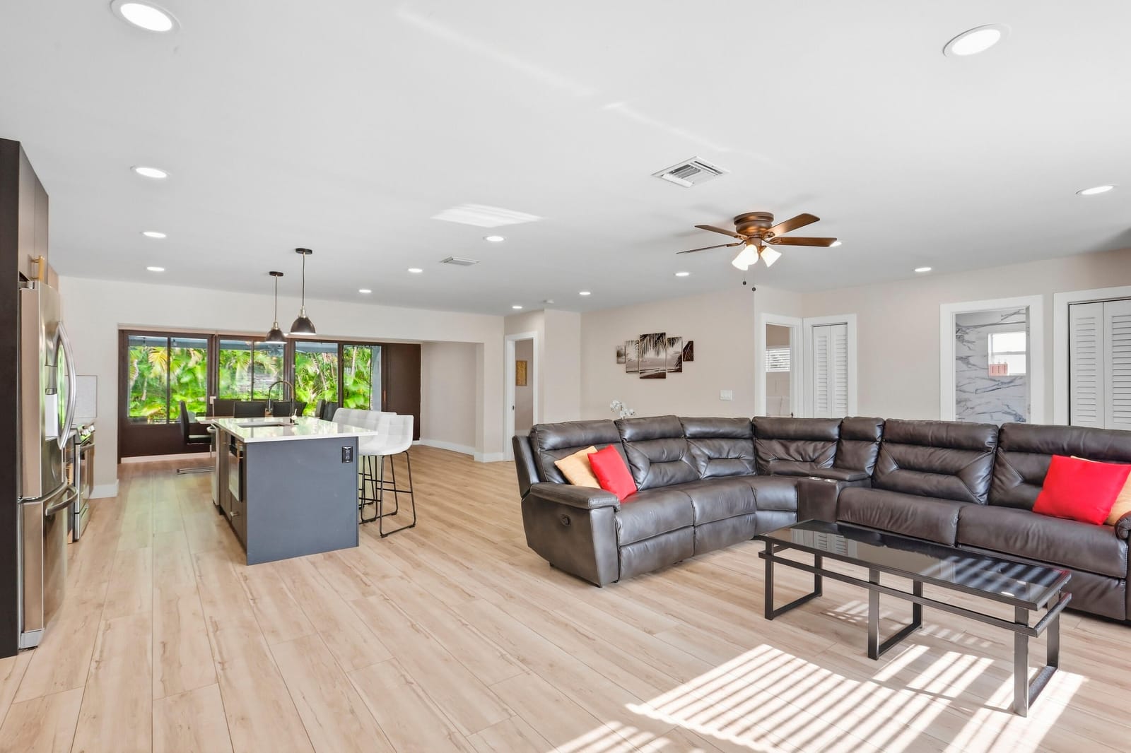 6880 KINGSTON Drive — photo 2