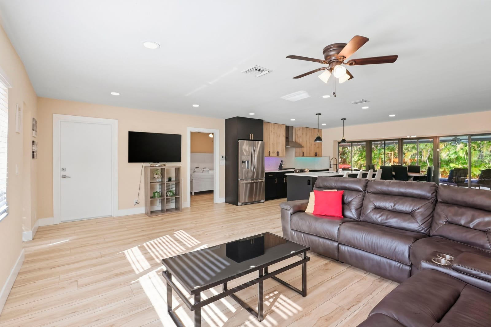 6880 KINGSTON Drive — photo 3