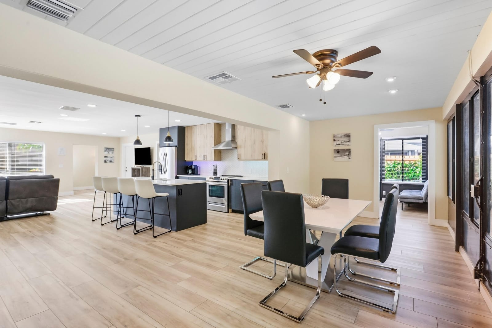 6880 KINGSTON Drive — photo 10