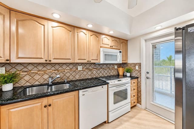 3180 NE 48TH Court 309, Lighthouse Point, FL 33064