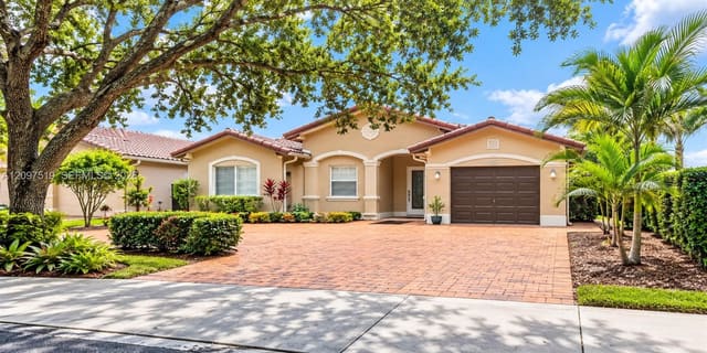 8846 NW 139th Street 8846, Miami Lakes, FL 33018