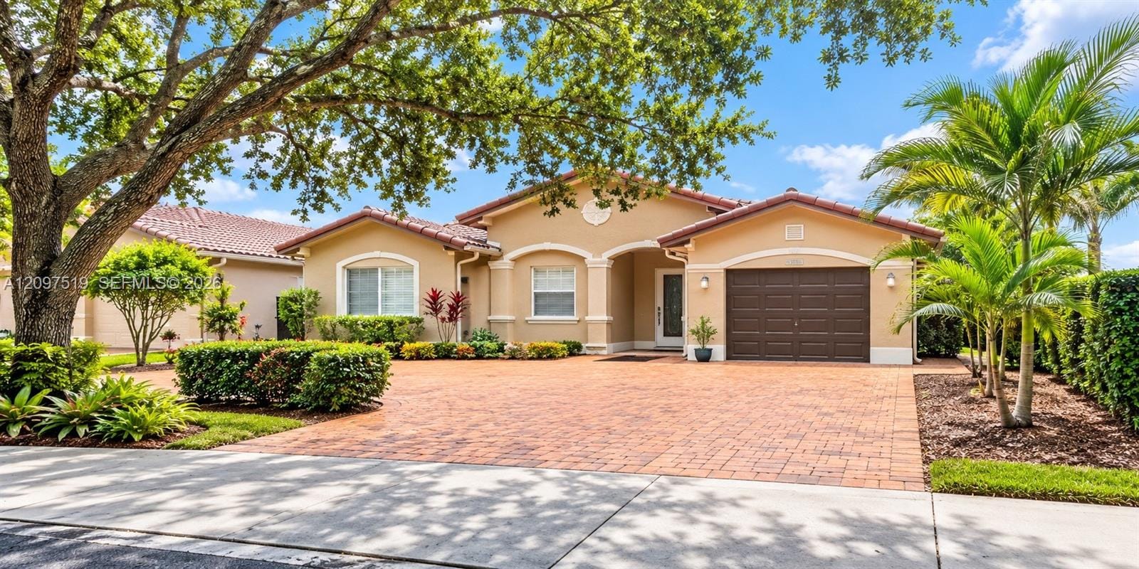 3 bedroom home for sale at 8846 139th, Miami Lakes, FL 33018 — $3,900