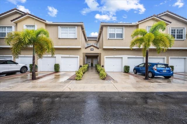 112 Lighthouse Circle G, Tequesta, FL 33469