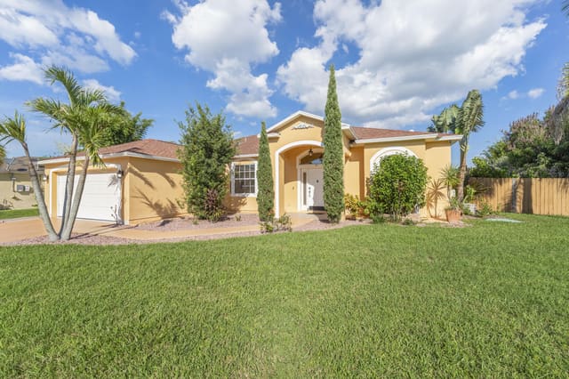 103 NW Aileen Street, Port St. Lucie, FL 34983