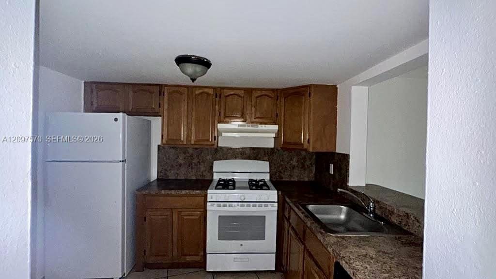 18111 NW 68th Avenue H205, Hialeah, FL 33015 photo 3