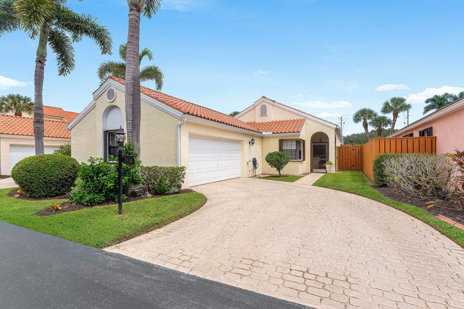 2530 LA LIQUE Circle — photo 2