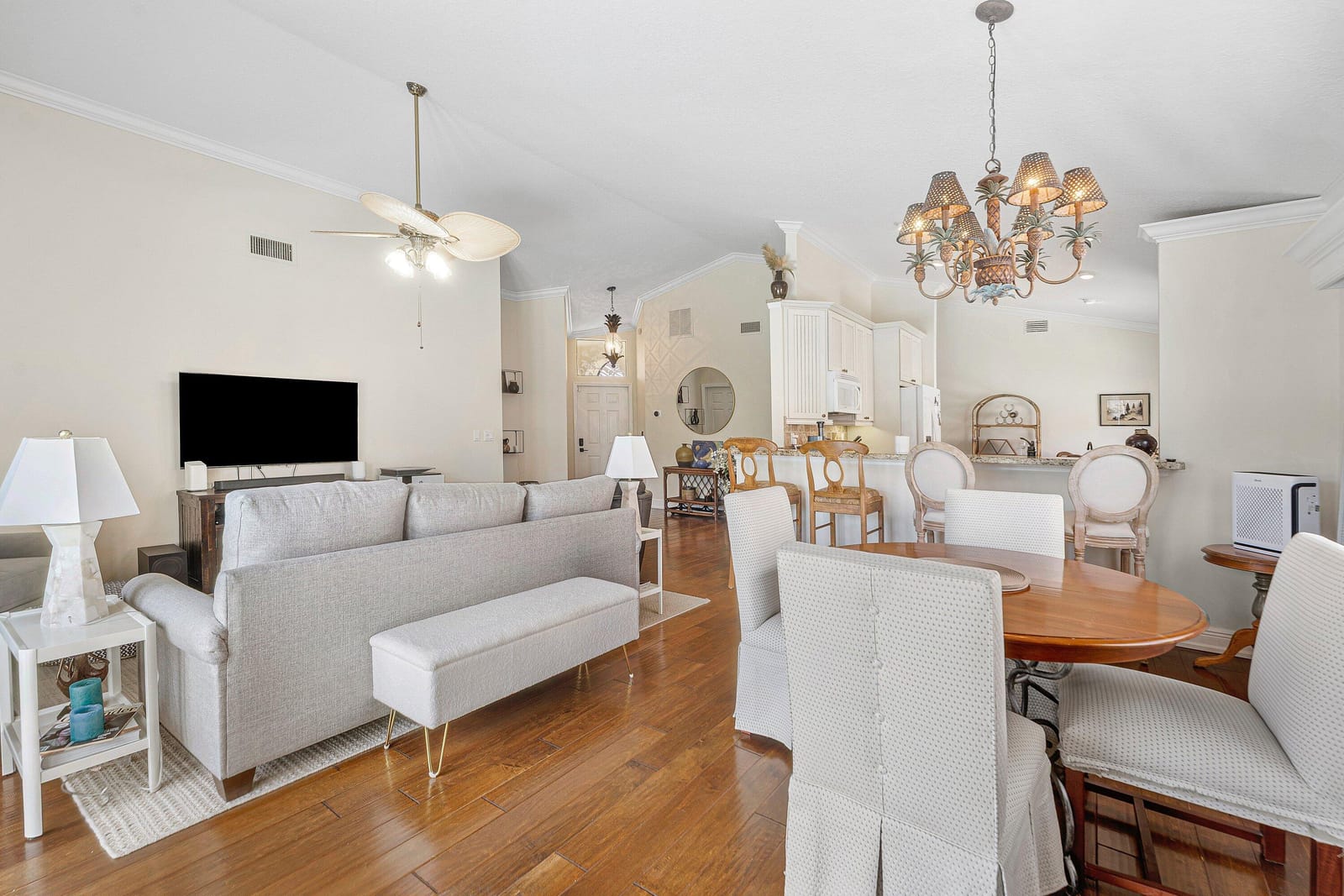 2530 LA LIQUE Circle — photo 8