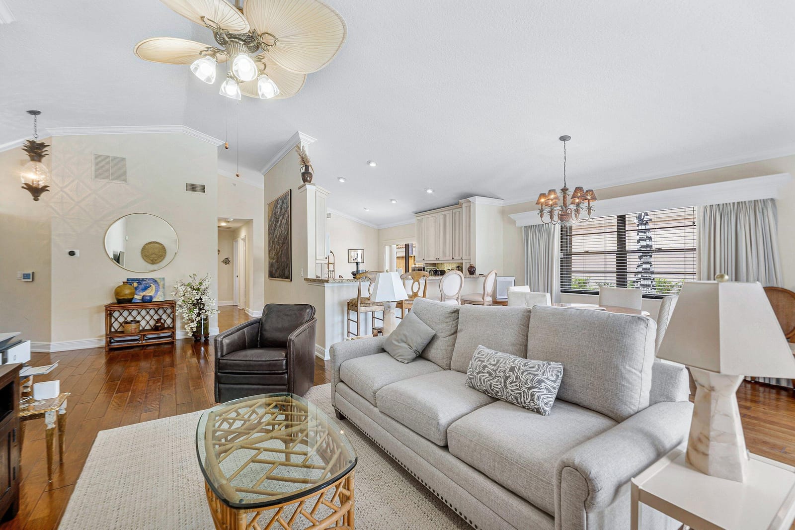 2530 LA LIQUE Circle — photo 9