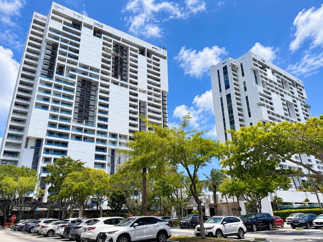 20355 NE 34 Court 828, Aventura, FL 33180