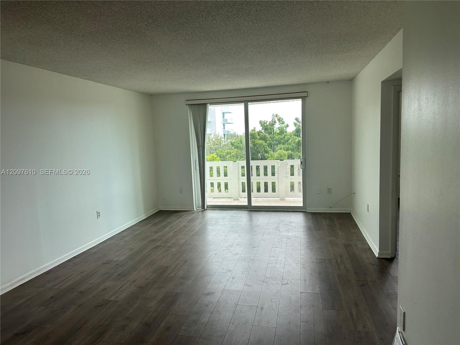 919 Hillcrest Drive 407 — photo 5