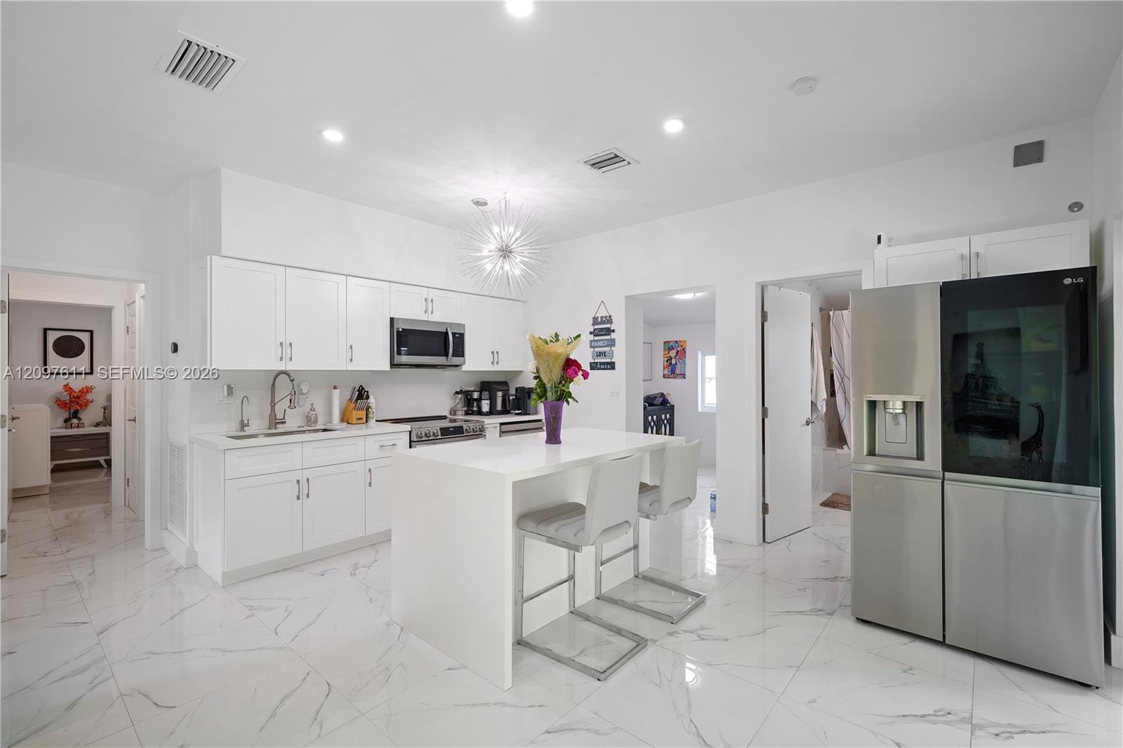 925 NE 4th Street — photo 1
