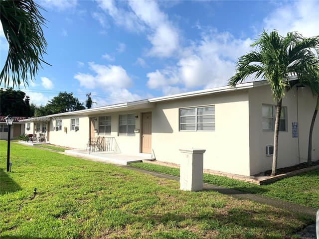 2220 Pierce Street 1-4, Hollywood, FL 33020
