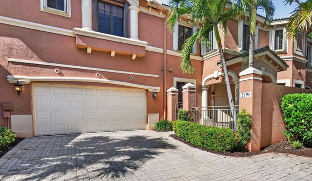 2790 Kinsington Circle, Weston, FL 33332