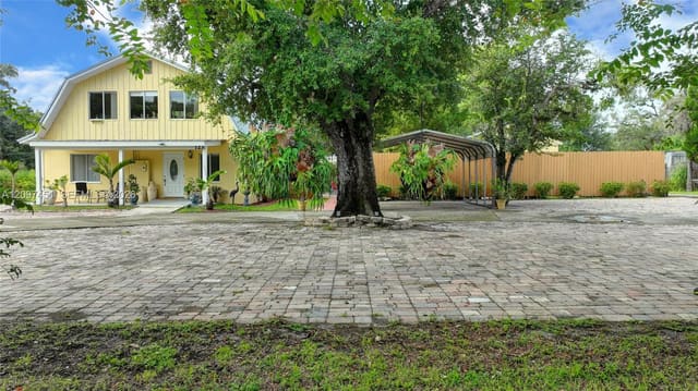 123 Riverbend Drive, LaBelle, FL 33935
