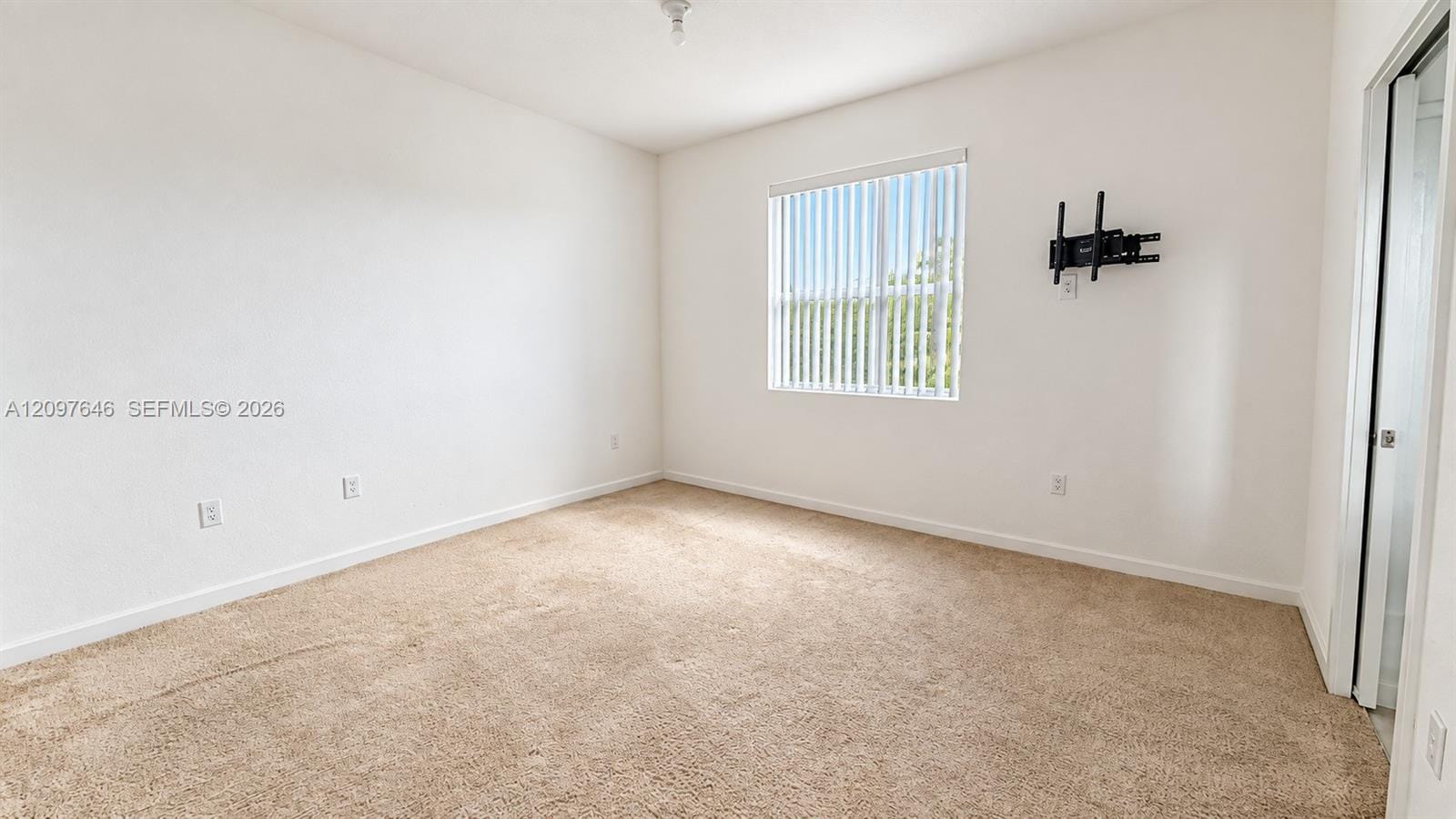 585 NE 5th Place 585, Florida City, FL 33034 photo 11