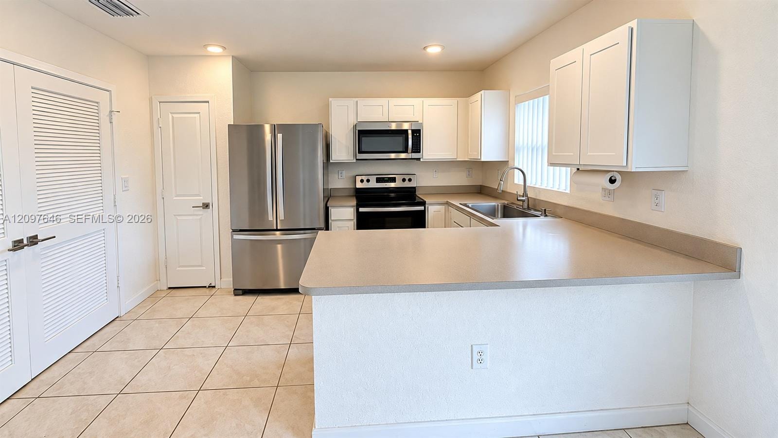 585 NE 5th Place 585, Florida City, FL 33034 photo 5