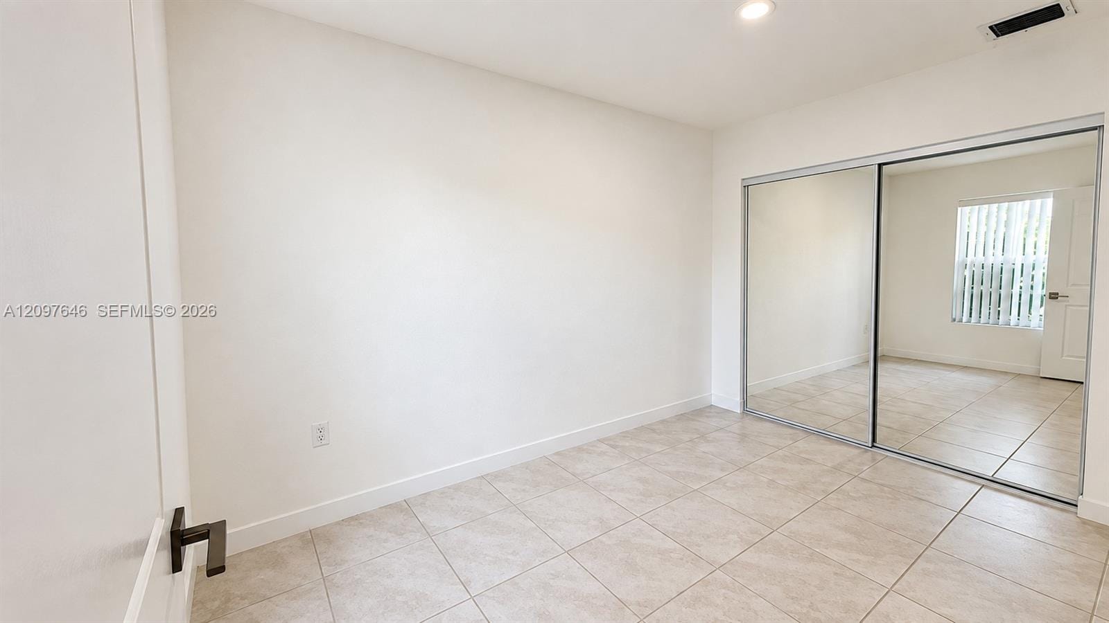 585 NE 5th Place 585, Florida City, FL 33034 photo 9