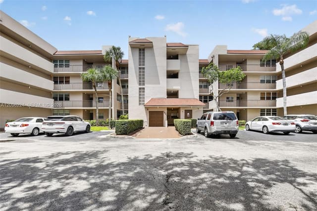 1931 Sabal Palm Drive 203, Davie, FL 33324