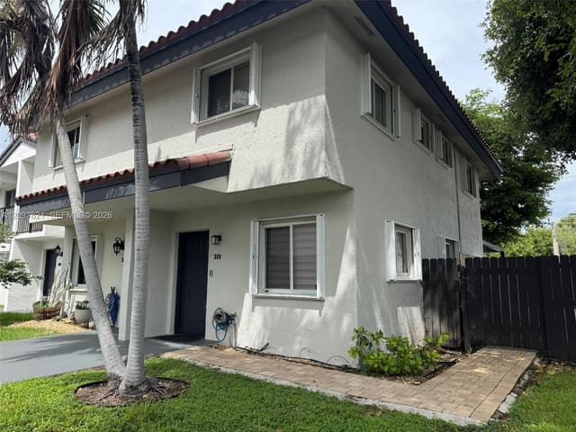 8245 NW 6th Terrace 211, Miami, FL 33126