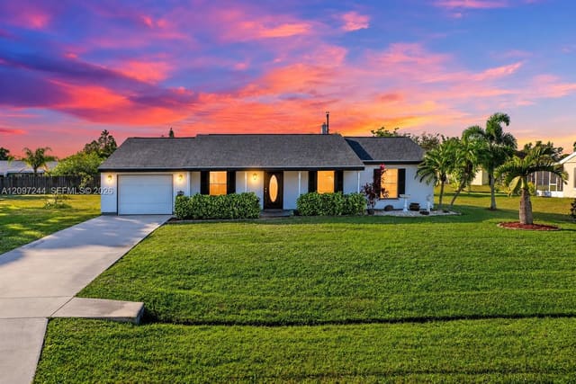 532 SE Whitmore Drive, Port St. Lucie, FL 34984