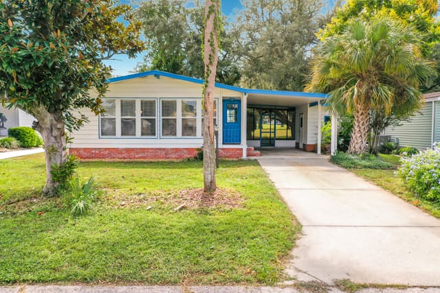 910 Orchid Street, Lady Lake, FL 32159