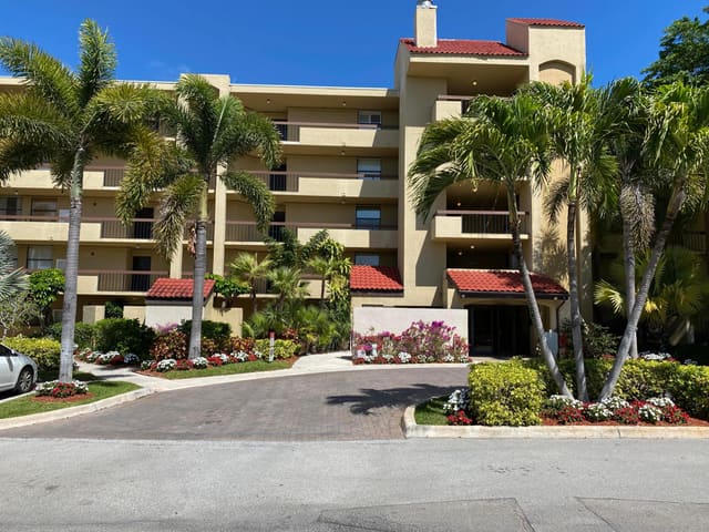 825 EGRET Circle 103, Delray Beach, FL 33444