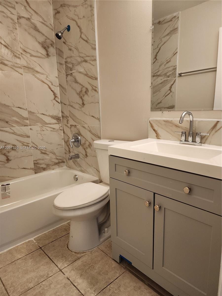 1201 Lake Victoria Drive F — photo 3