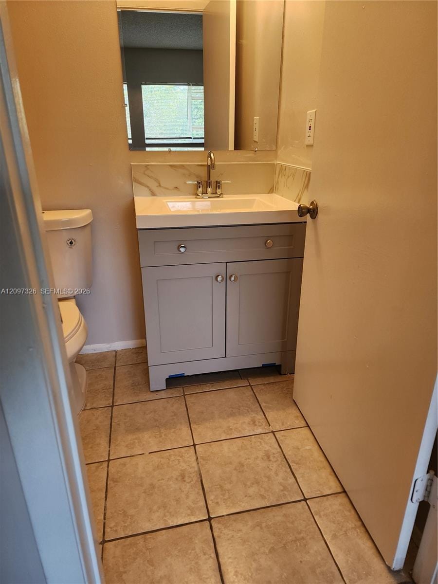 1201 Lake Victoria Drive F — photo 6