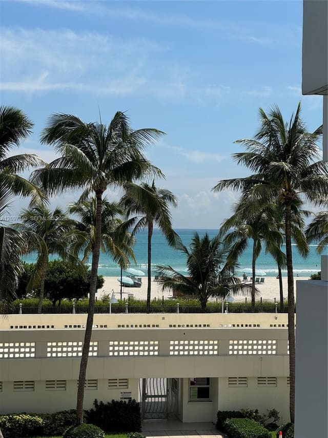 2899 Collins Avenue 425, Miami Beach, FL 33140