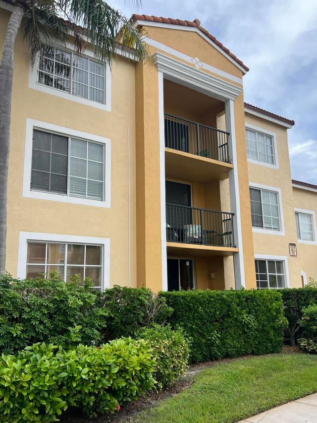 127 Yacht Club Way 207, Hypoluxo, FL 33462