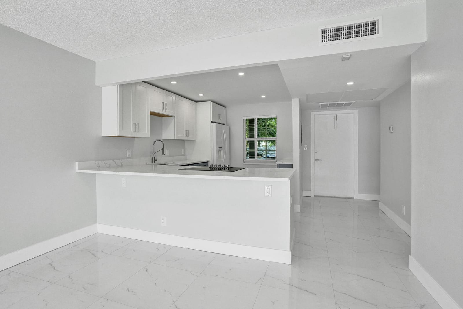 575 OAKS Lane 104, Pompano Beach, FL 33069 photo 13