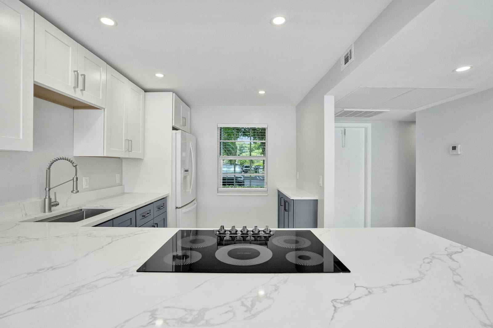 575 OAKS Lane 104, Pompano Beach, FL 33069 photo 14