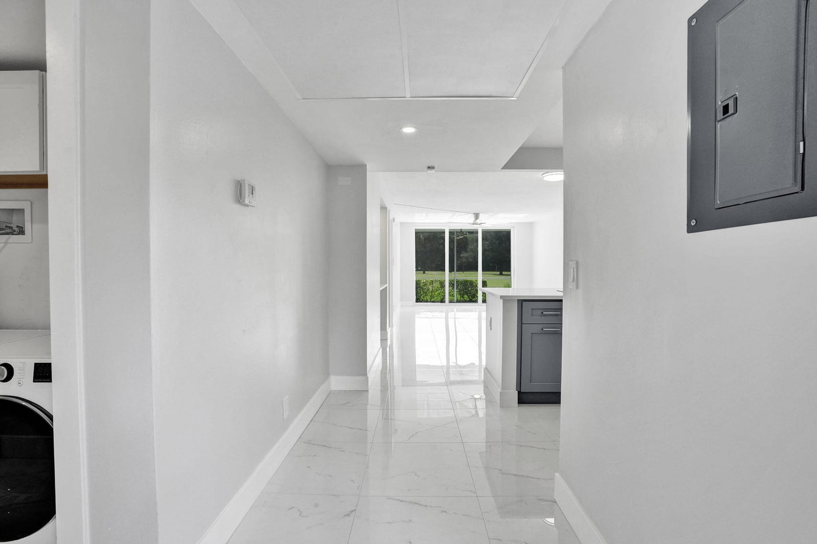 575 OAKS Lane 104, Pompano Beach, FL 33069 photo 3