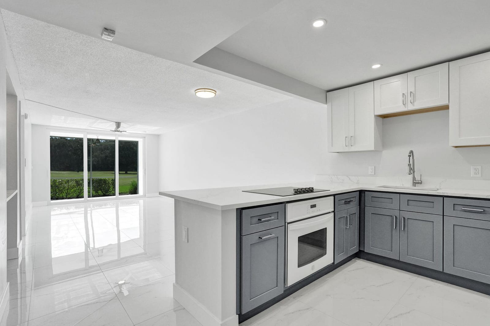 575 OAKS Lane 104, Pompano Beach, FL 33069 photo 6