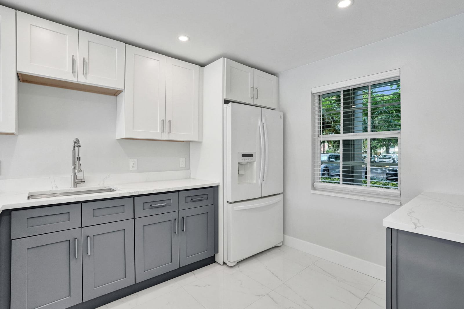 575 OAKS Lane 104, Pompano Beach, FL 33069 photo 8