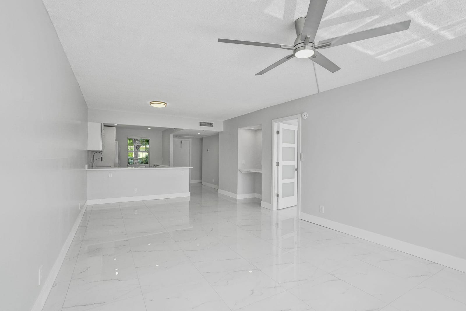 575 OAKS Lane 104, Pompano Beach, FL 33069 photo 9