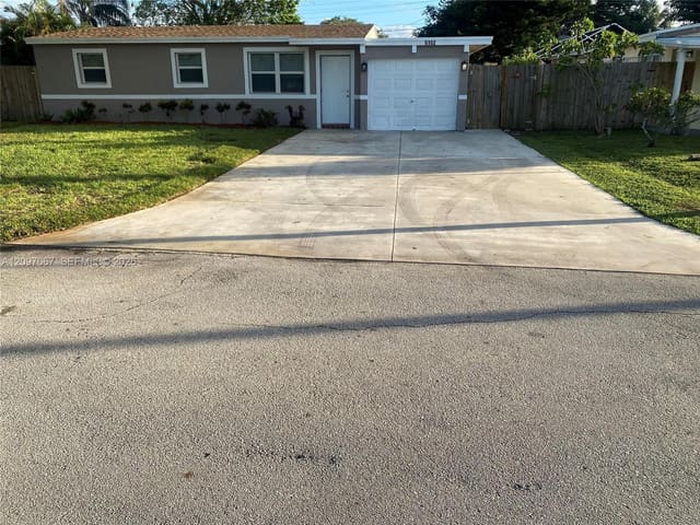 6152 SW 2nd Street, Margate, FL 33068