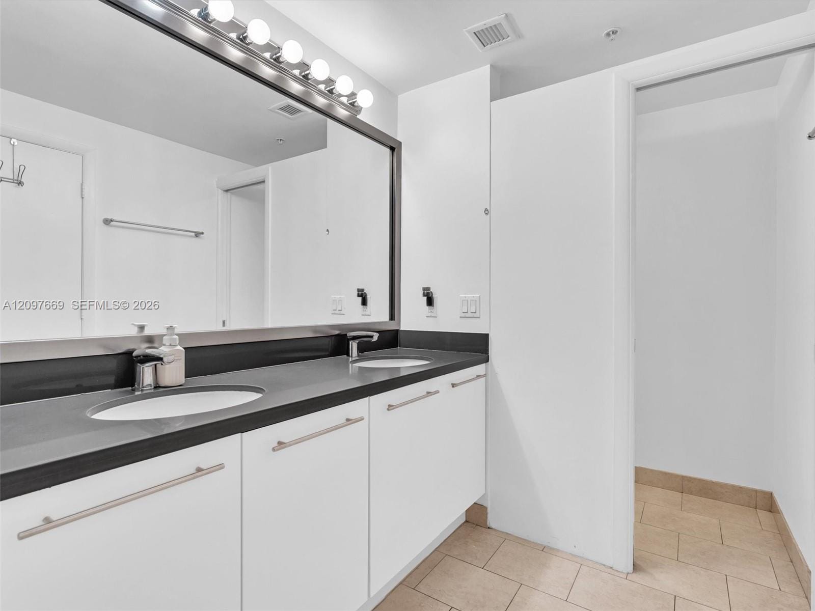 90 SW 3rd Street 2013, Miami, FL 33130 photo 21