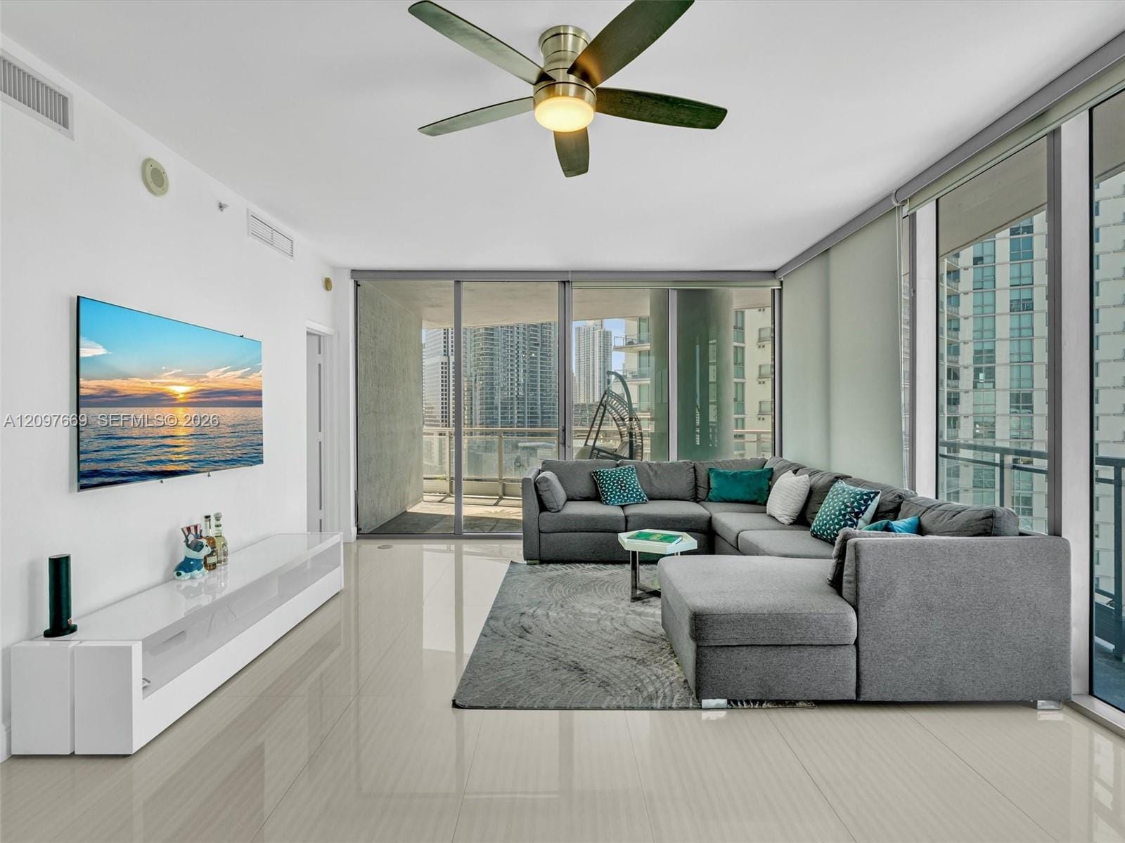 90 SW 3rd Street 2013, Miami, FL 33130 photo 10