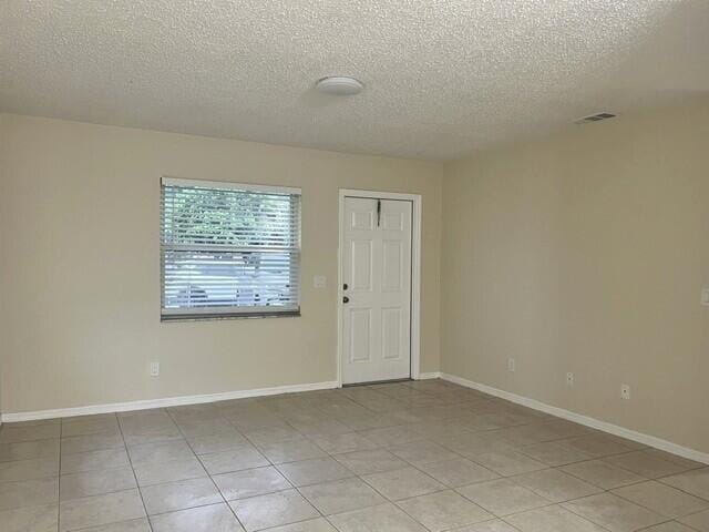 488 E JORDAN Boulevard — photo 4